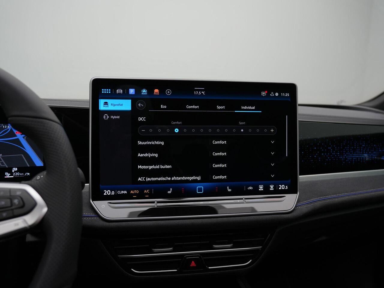 Volkswagen PASSAT Variant 1.5 eHybrid 272 pk DSG R-Line Edition | Panoramadak | Trekhaak | Adaptief onderstel | Head-up display | Rondomzicht camera | Harman/Kardon | IQ Light