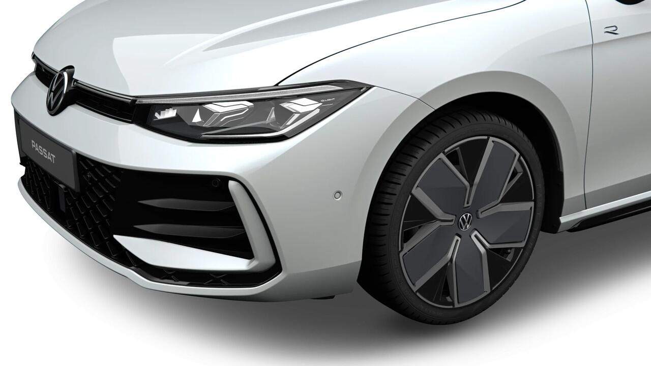 Volkswagen PASSAT Variant R-Line Edition | 'App-Connect' draadloze smartphone integratie | Afstandscontrolesysteem (Front Assist) | Automatische afstandsregeling (Adaptive Cruise Control)