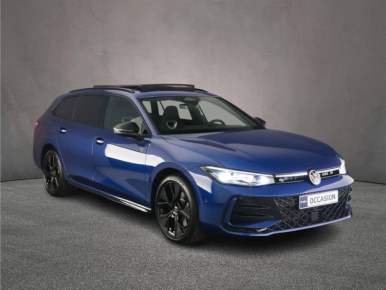 Volkswagen PASSAT Variant R-Line Edition 1.5 TSI eHybrid 272pk DSG Automaat Trekhaak, Panoramadak, LED matrix koplampen, Black Style, Adaptive cruise control