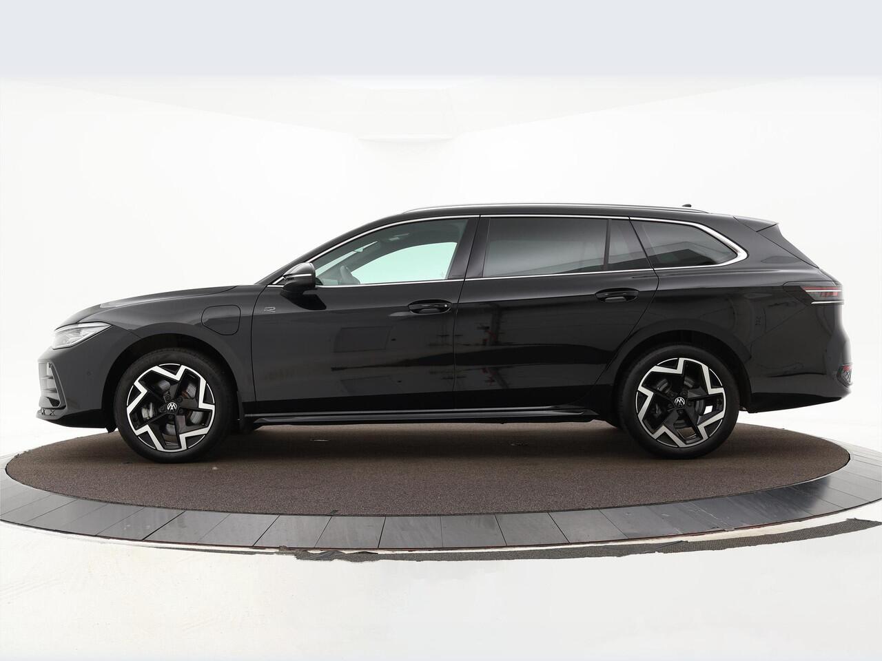 Volkswagen PASSAT Variant 1.5 eHybrid 272pk PHEV DSG R-Line Edition · Trekhaak wegklapbaar · Keyless · Massage · Camera · Elek. Achterklep · 18'' Inch · TOPDEAL