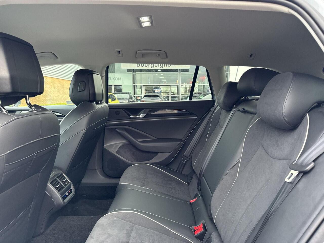 Volkswagen PASSAT Variant 1.5 eHybrid Business | 218Pk | Trekhaak | A. Camera | PHEV | Massage | Head Up |