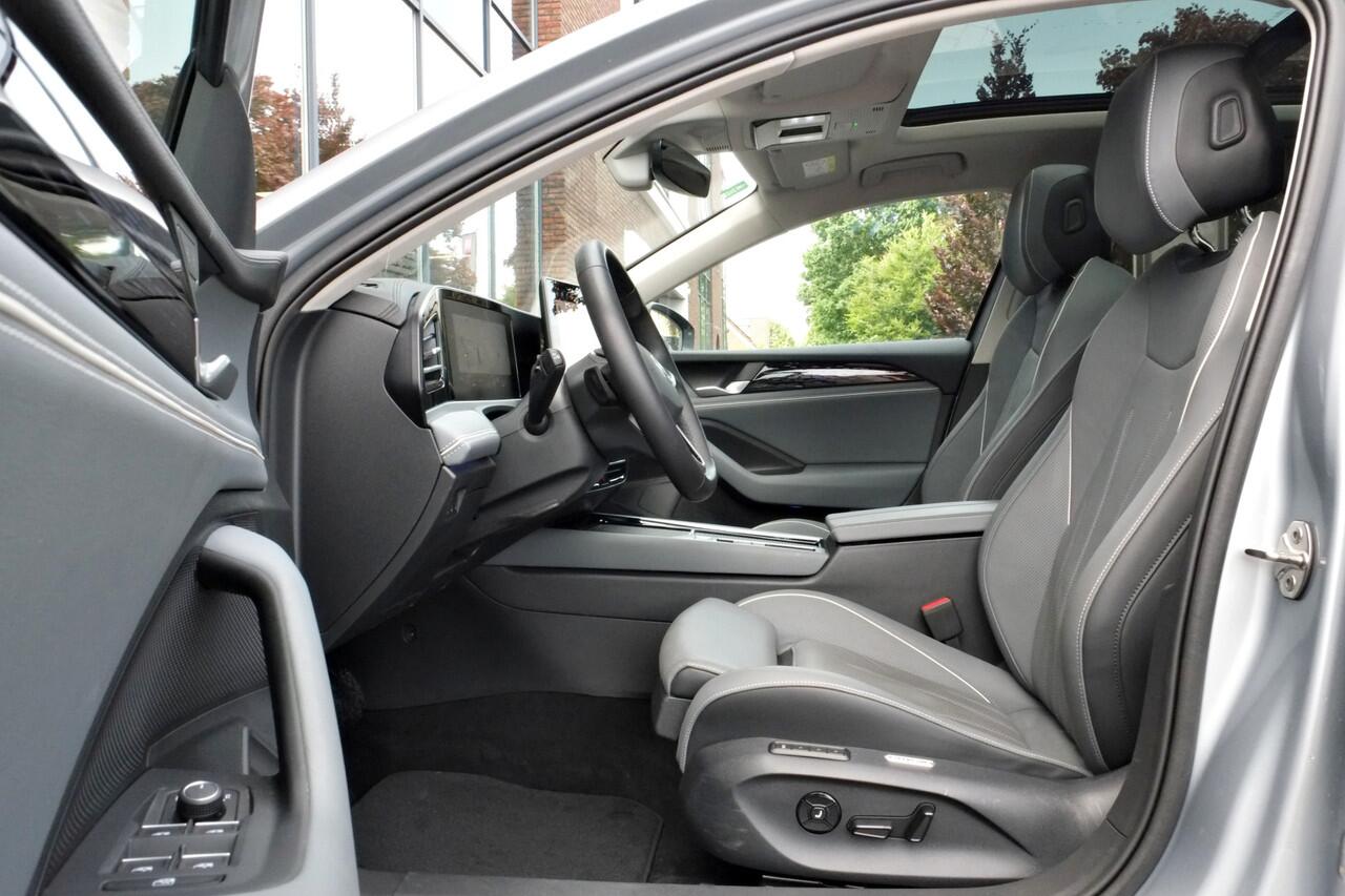 Volkswagen PASSAT Variant 1.5 eHybrid Elegance Business Trekhaak, Panoramadak, Achteruitrijcamera