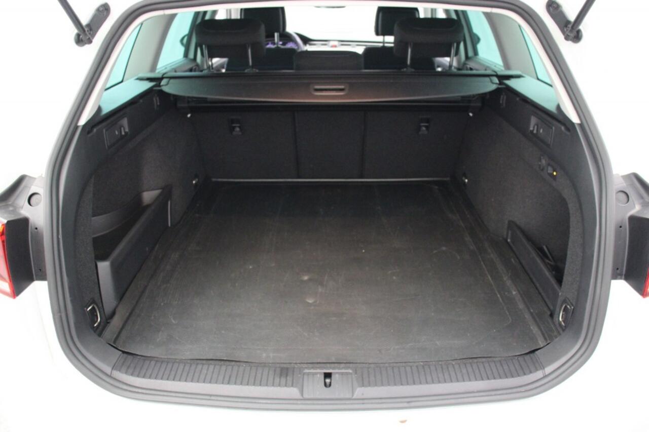 Volkswagen PASSAT Variant 1.4 TSI PHEV GTE Business - Carplay, Navi, Camera, Cruise, Massage, Stoelverw.