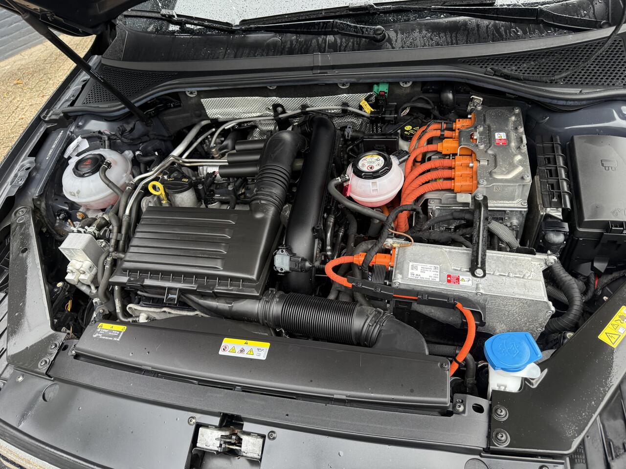 Volkswagen PASSAT Variant 1.4 TSI PHEV GTE Business Navigatie Apple Carplay/Android Auto Camera Parkeersensoren Stoelverwarming Climate Control