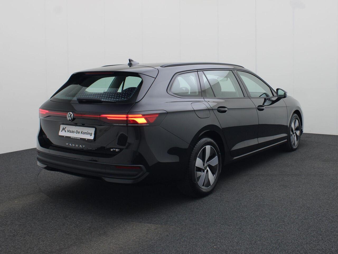 Volkswagen PASSAT Variant 1.5eTSI/150PK DSG · Navigatie · Stoel-& stuurverwarming · Apple/Android · Garantie tot juni 2026