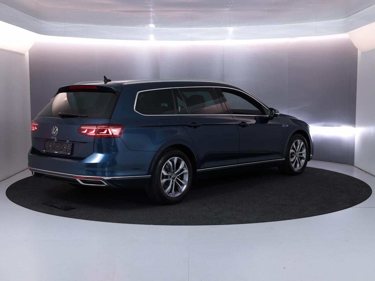 Volkswagen PASSAT Variant 1.4 TSI PHEV GTE Business 218 pk Automaat (DSG) | Navigatie | Panoramadak | Parkeersensoren (Park assist) | Achteruitrijcamera | Matrix LED koplampen | Stoelverwarming |