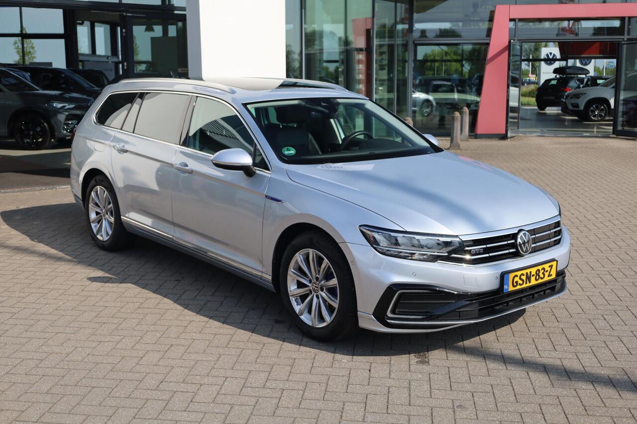 Volkswagen PASSAT Variant 1.4 TSI PHEV GTE Business 218PK / 160kW DSG, Digital Cockpit Pro (26cm), 60 maanden 100.000km garantie leder / alcantara bekleding, dodehoekdetectie (side assist), panoramadak, discover pro navigatie, verwarmbare voorstoelen, achteruitrijcamera (r