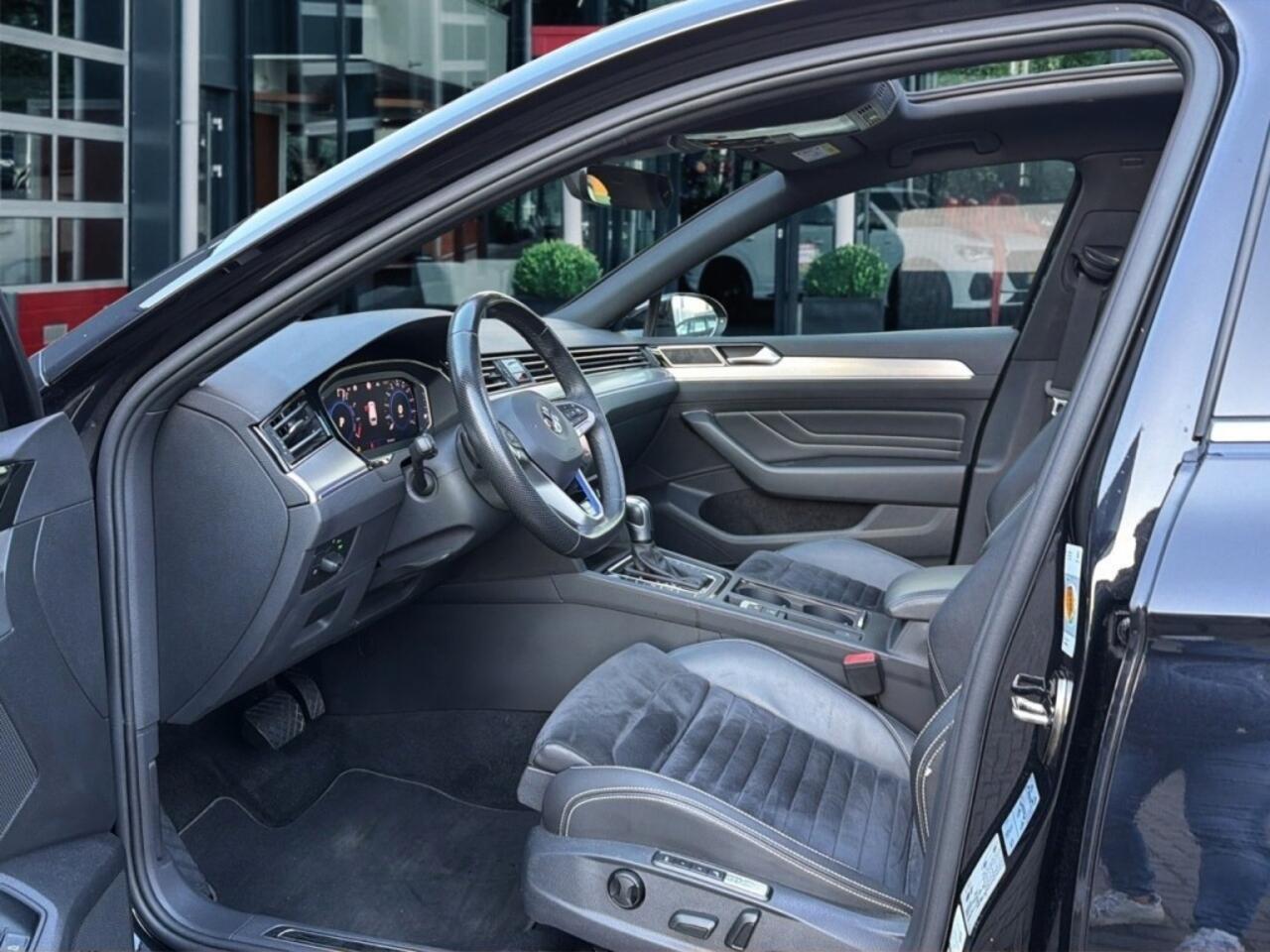 Volkswagen PASSAT 1.4 TSI DSG GTE PANO-DAK/CAMERA/TREKHAAK/MEMORY/NAVI/CARPLAY/ACC