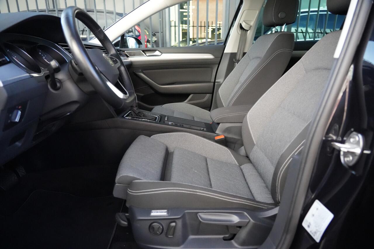 Volkswagen PASSAT Variant 1.5 eTSI Business 150pk Navigatie/Trekhaak/Parkeersensoren