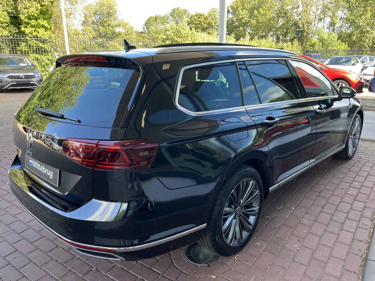 Volkswagen PASSAT Variant 1.4 TSI PHEV GTE Business / Panorma dak / Zwenkbare trekhaak / Virtual cockpit / Suede bekleding / Matrix koplampen