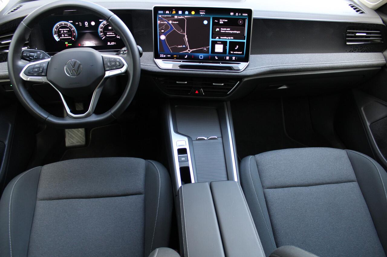 Volkswagen PASSAT Variant 1.5 eTSI 150 pk | Incl. 12 maanden Garantie | Stoel/stuur verwarming | Achteruitrijcamera | Adaptive cruise controle | Dodehoekdetectie | Parkeersensoren V+A | Navigatie | Apple CarPlay/Android Auto | Draadloze telefoonlader | Climate controle | L