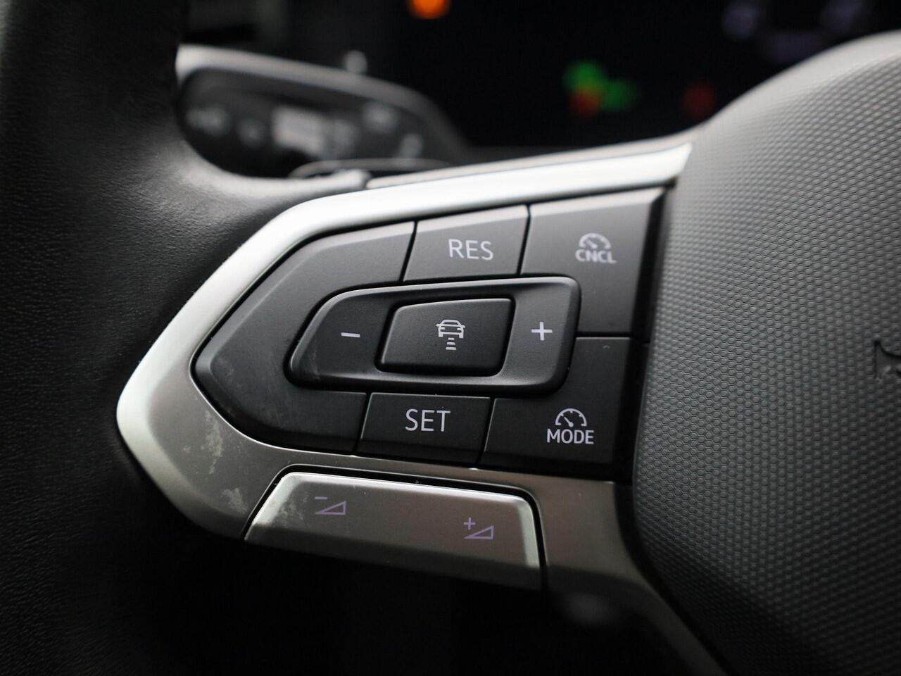 Volkswagen PASSAT Variant 1.5eTSI/150PK DSG · Navigatie · Camera · Stoel- & stuurverwarming · Apple/Android Car Play · Garantie tot mei 2026