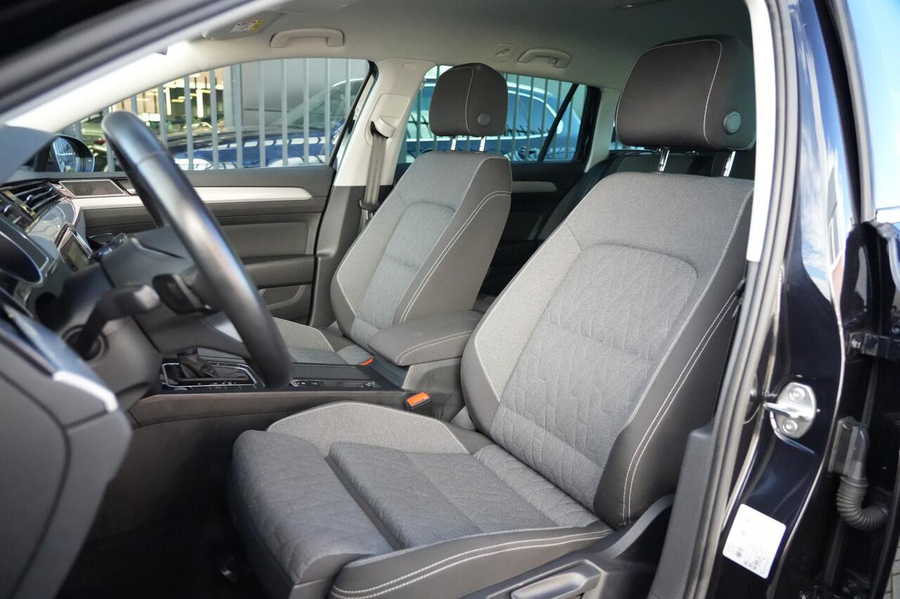 Volkswagen PASSAT Variant 1.5 eTSI Business 150pk Navigatie/Trekhaak/Parkeersensoren