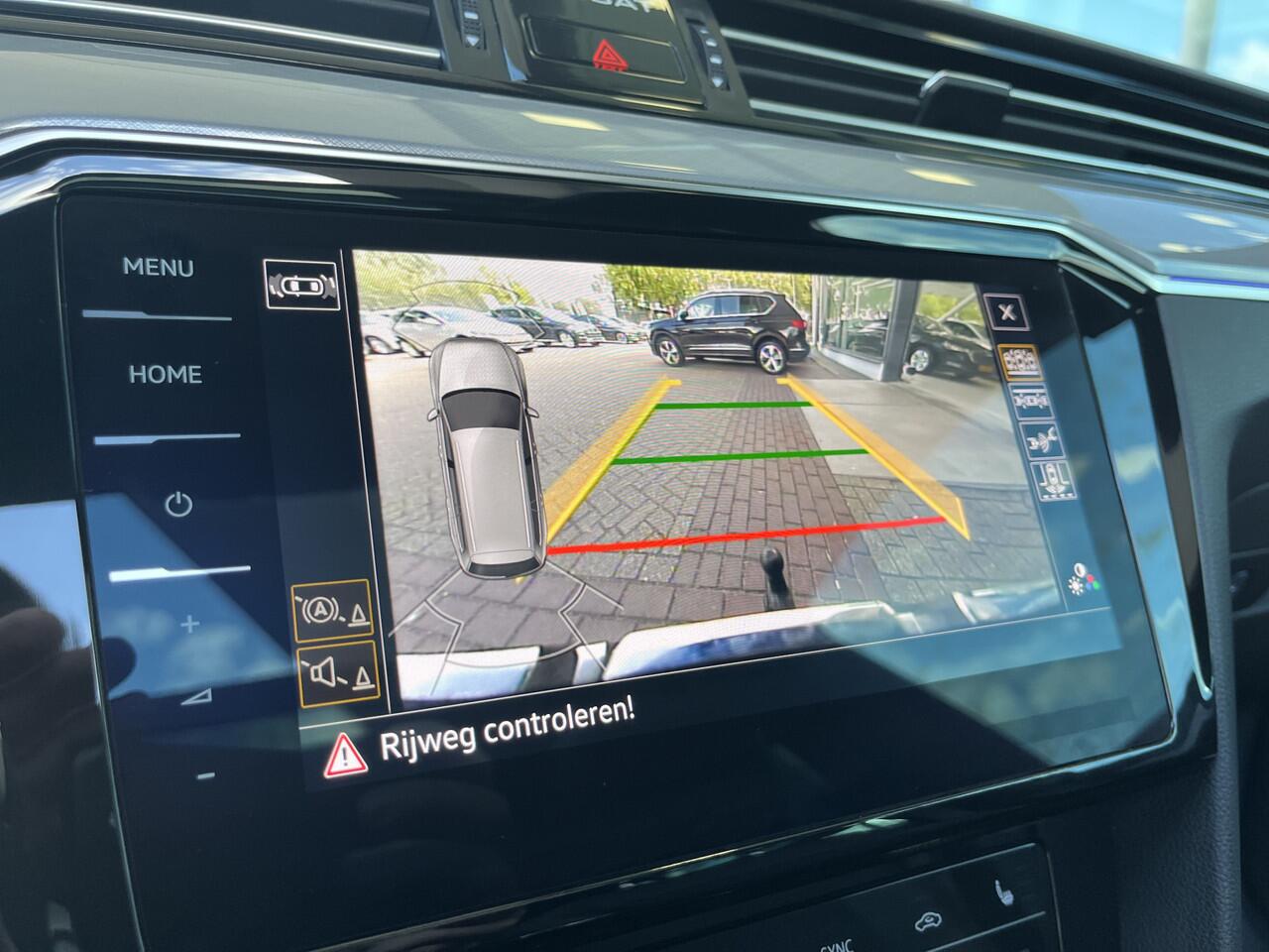 Volkswagen PASSAT Variant 1.4 TSI PHEV GTE Business / Panorma dak / Zwenkbare trekhaak / Virtual cockpit / Suede bekleding / Matrix koplampen