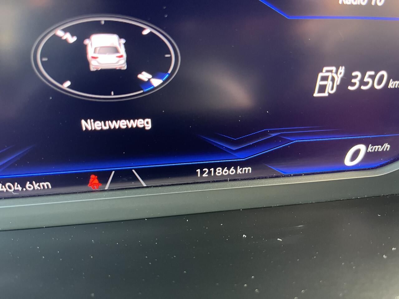 Volkswagen PASSAT Variant 1.4 TSI PHEV GTE Business / AUTOMAAT/ PANO/ ALCANTARA/ ELEKTR. TREKHAAK/ HEAD-UP DISPLAY/ KEYLESS/ MATRIX/ 3-ZONE CLIMA/ APP-CONNECT/ ADAPT. CRUISE/ NAVI/ STOEL VERWARM./ DIGITAL DASH