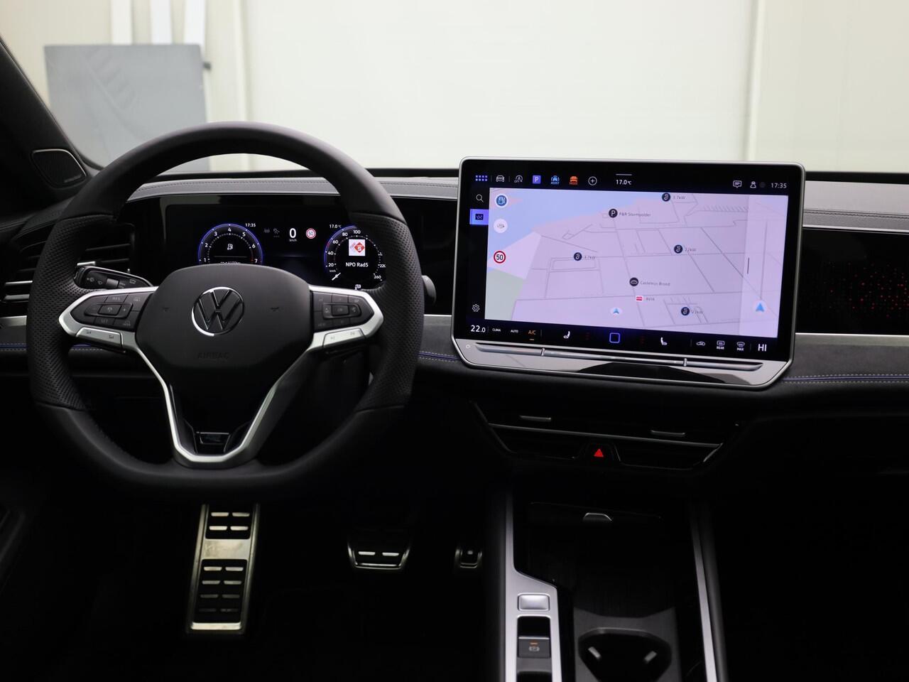 Volkswagen PASSAT 1.5 eTSI 150pk DSG R-Line-Edition · Panoramadak · 360 Camera · Head-Up Display · IQ Light · Harman Kardon Sound · Massagefunctie · Garantie t/m 22-01-2029 of 100.000km · Prijs is incl Inruilbonus . MEGA Sale