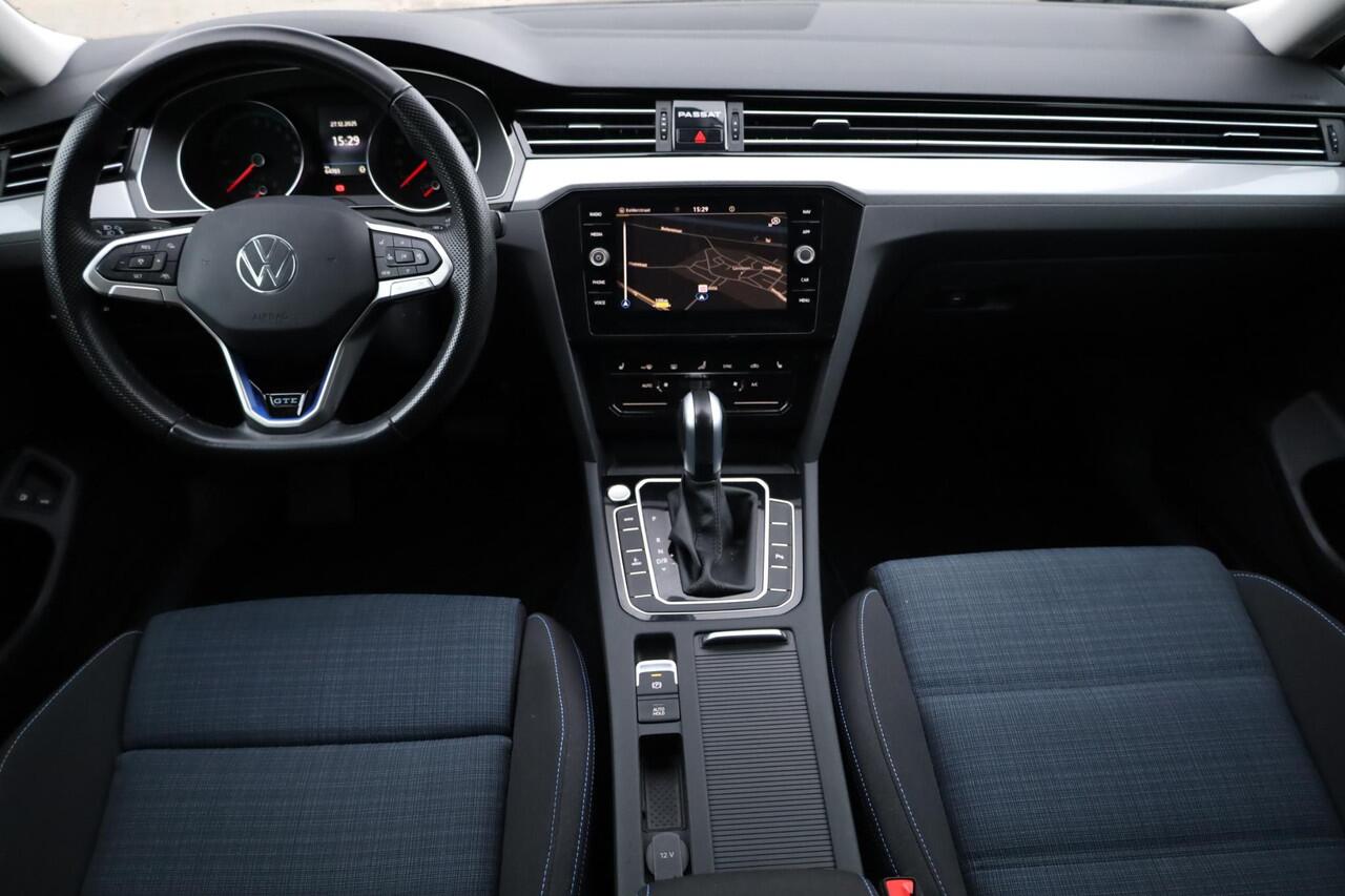 Volkswagen PASSAT 1.4 TSI PHEV GTE Business PL ¤562 p/m* 156PK / 115kW wegklapbare trekhaak achteruitrijcamera navigatie stoelverwarming ergo stoel draadloos carplay en laden 3 zone climatronic parkeersensoren led verlichting 220 volt aansluiting