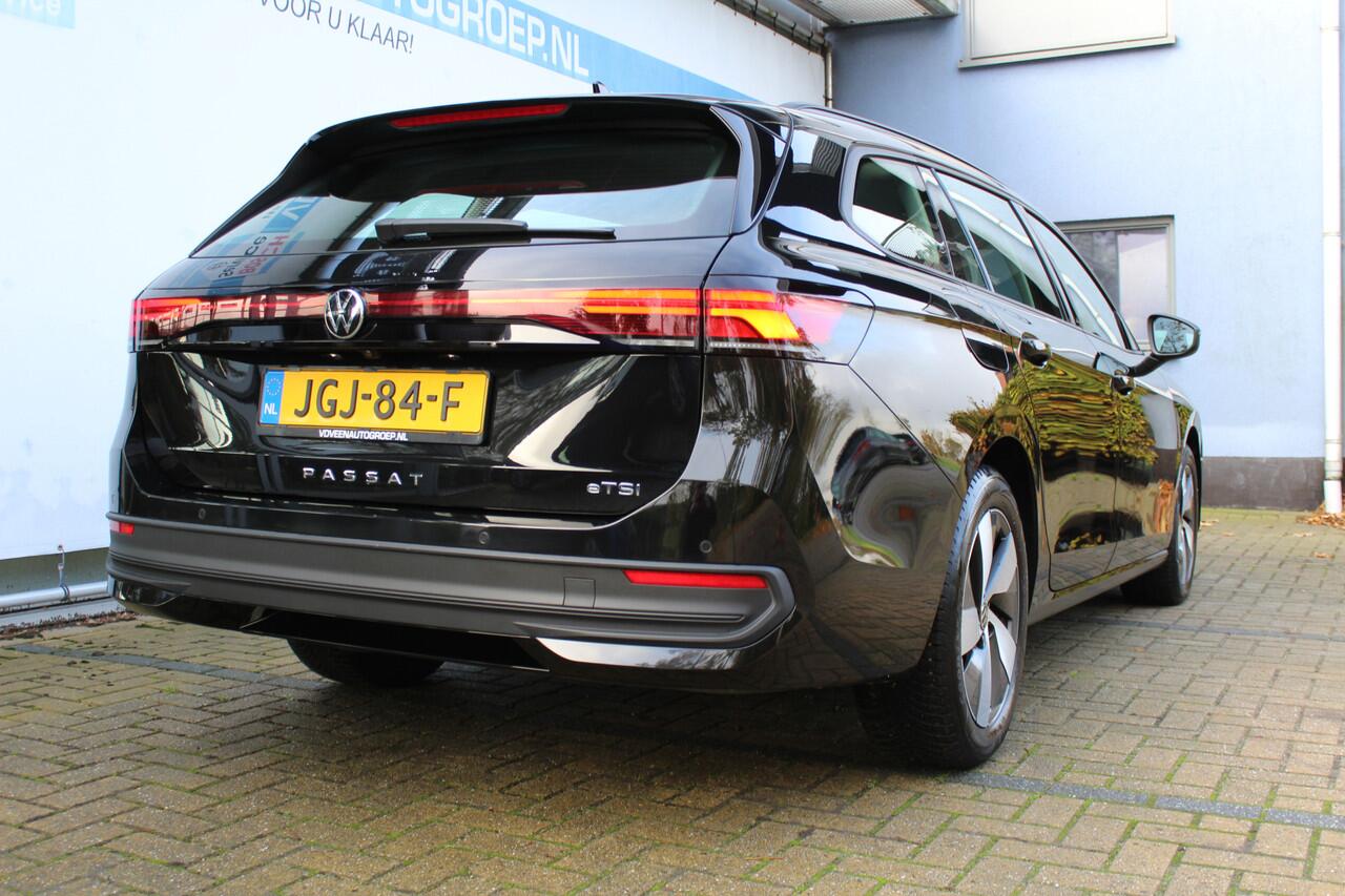 Volkswagen PASSAT Variant 1.5 eTSI 150 pk | Incl. 12 maanden Garantie | Stoel/stuur verwarming | Achteruitrijcamera | Adaptive cruise controle | Dodehoekdetectie | Parkeersensoren V+A | Navigatie | Apple CarPlay/Android Auto | Draadloze telefoonlader | Climate controle | L