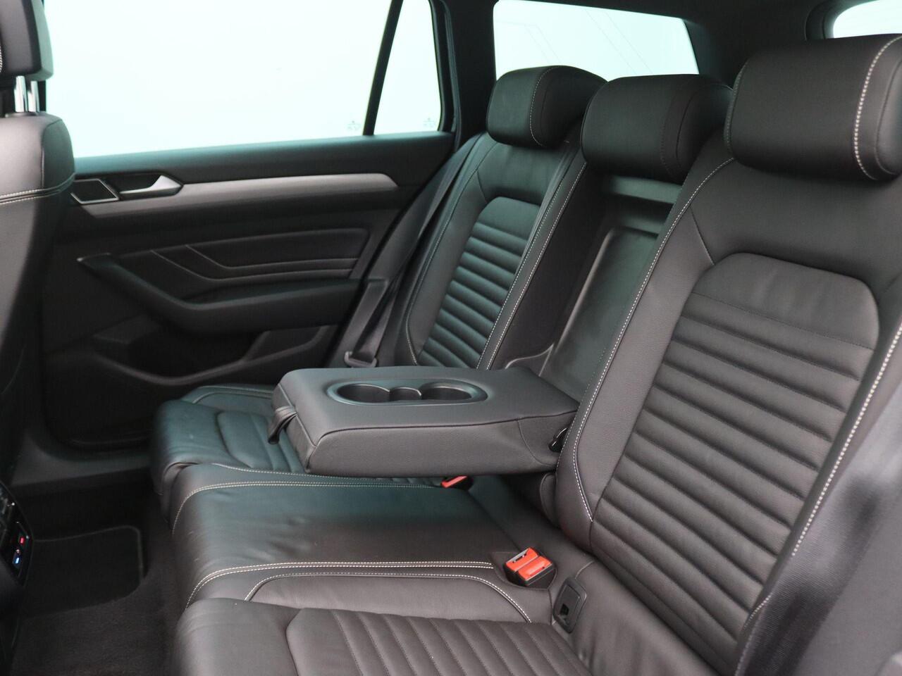 Volkswagen PASSAT Variant 1.4 TSI PHEV GTE Business 218PK DSG Leder, Pano-Schuifdak, Trekhaak, Achteruitrijcamera, Keyless, Side Assist, Stoel-Stuurverwarming, 18" LM Velgen, Adaptieve Cruise Control