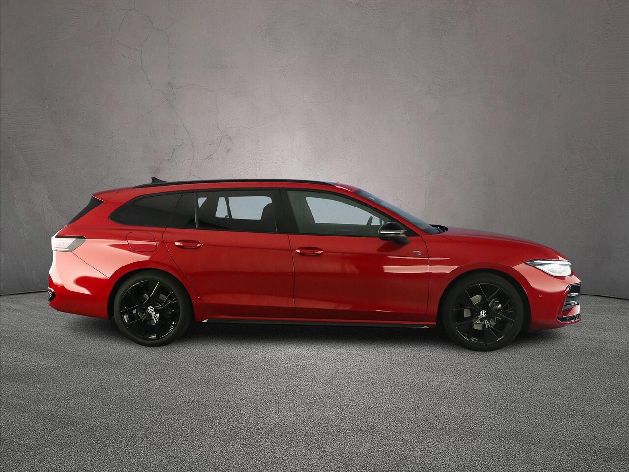 Volkswagen PASSAT Variant R-Line Business 1.5 eTSI 150pk DSG Automaat Trekhaak Panoramadak, Elektrische achterklep, Navigatie, Harman Kardon audio, Adaptive cruise control, Stuurwiel verwarmd