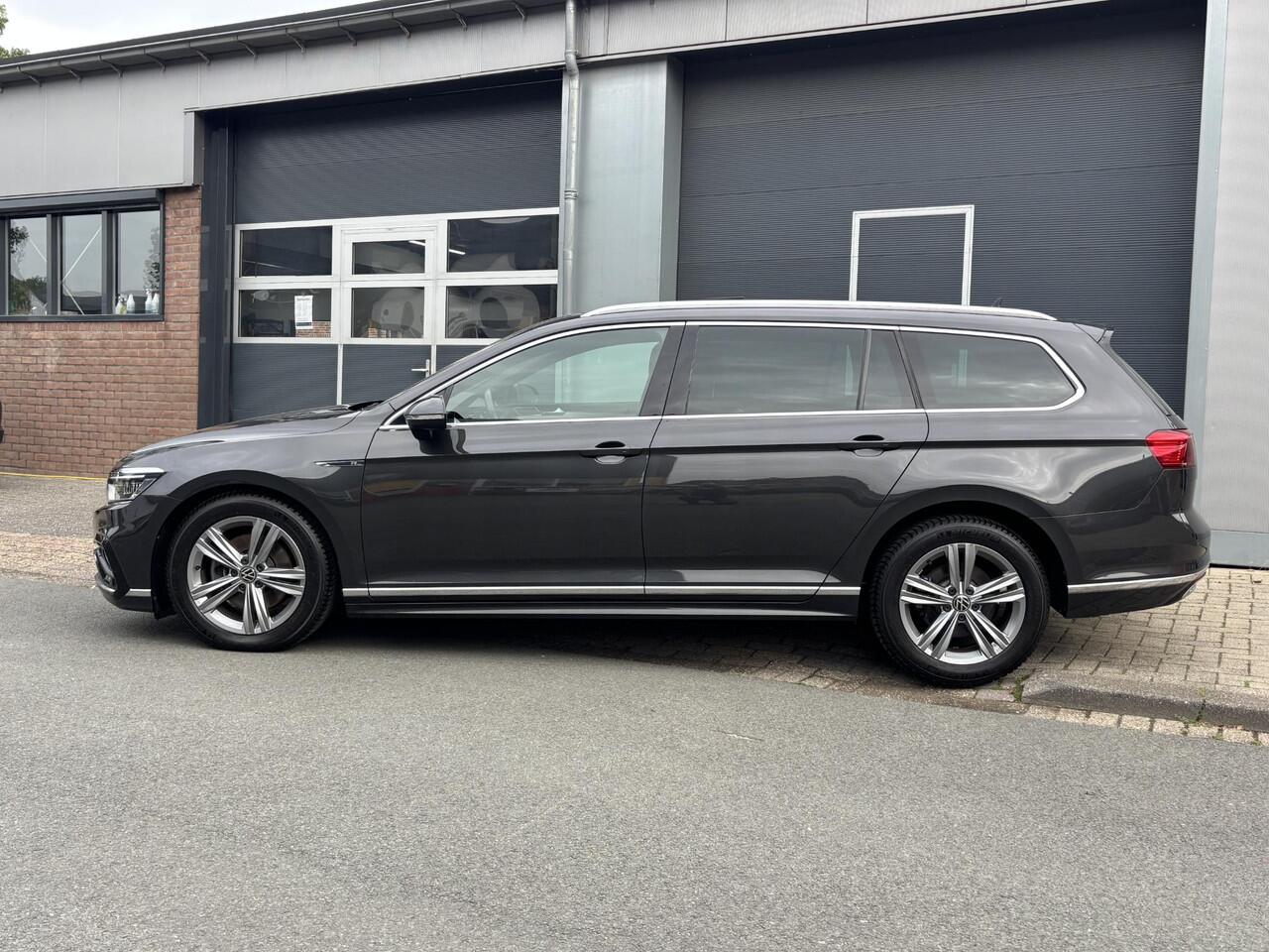 Volkswagen PASSAT Variant 1.5 TSI R-Line Business + Virtueel| Pano| Camera| PDC V+A| Trekhaak| App| Ergo stoel