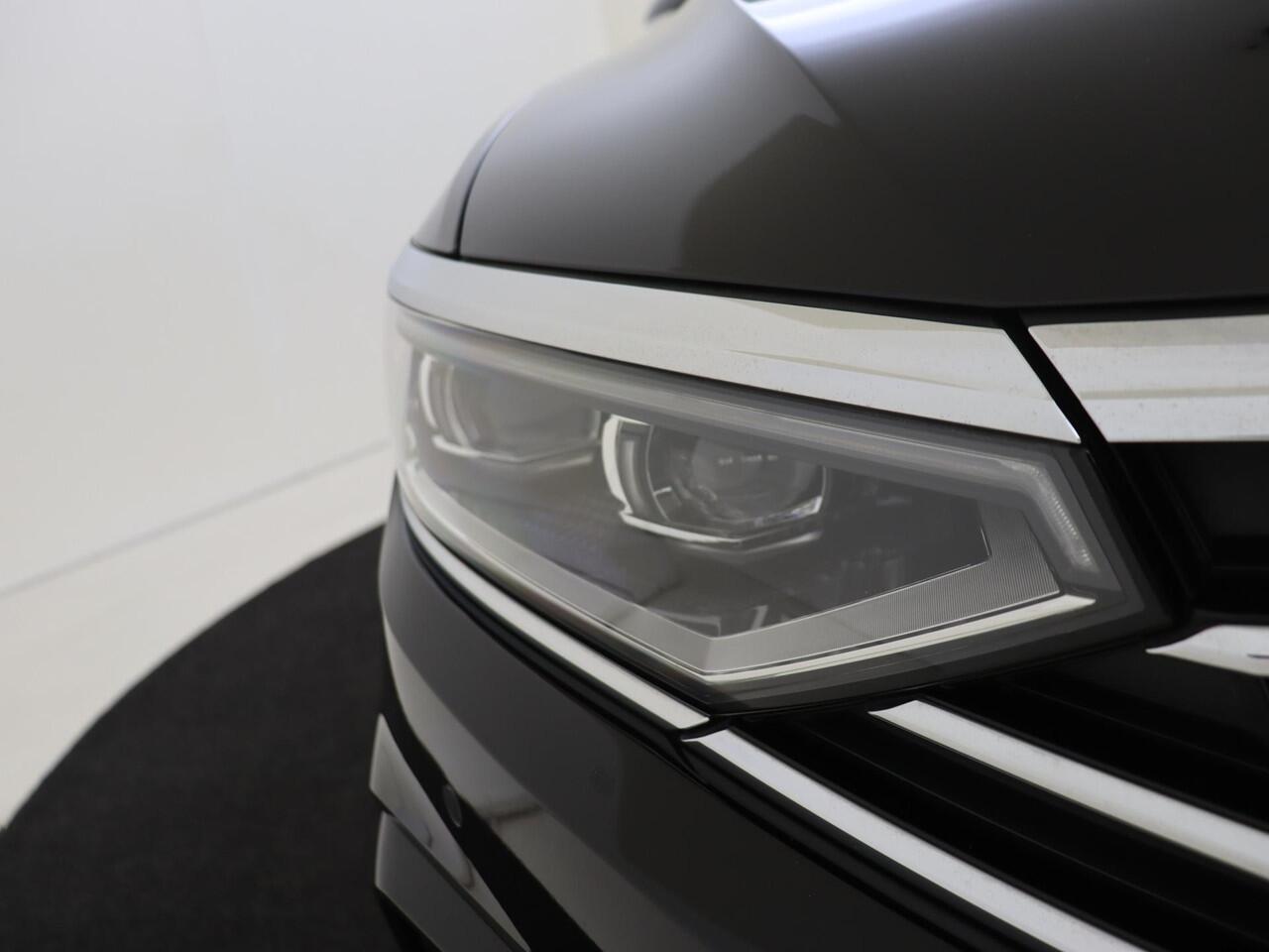 Volkswagen PASSAT 1.4 TSI PHEV GTE Business | Trekhaak | 360 camera | Head-up display | Standkachel | Parkeerasisstent | Keyless | LED matrix verlichting | Dodehoek detectie |