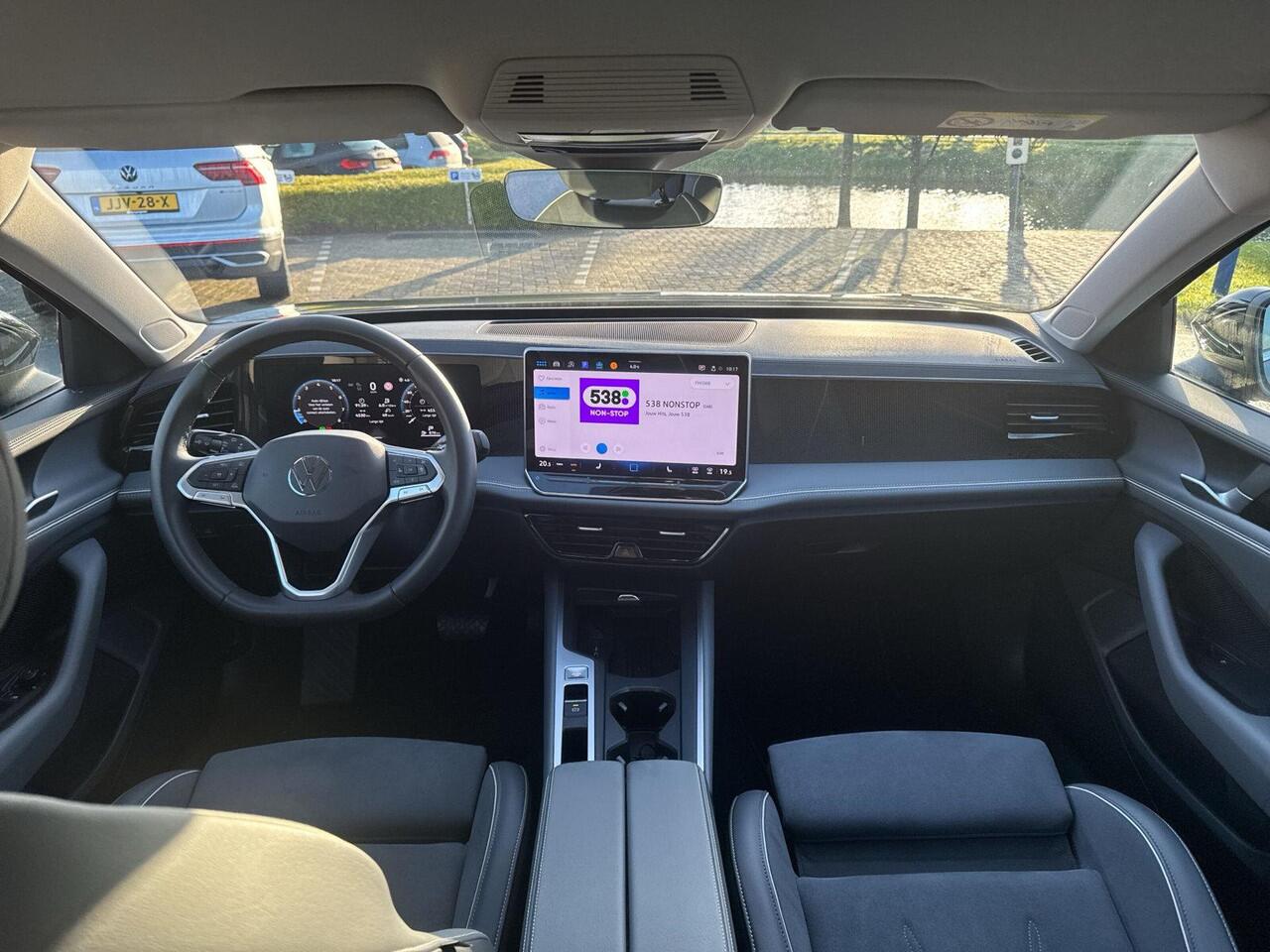 Volkswagen PASSAT Variant 1.5 eTSI Business | 150 pk |Automaat | ERGO Massage 2x | Trekhaak | A-Camera |