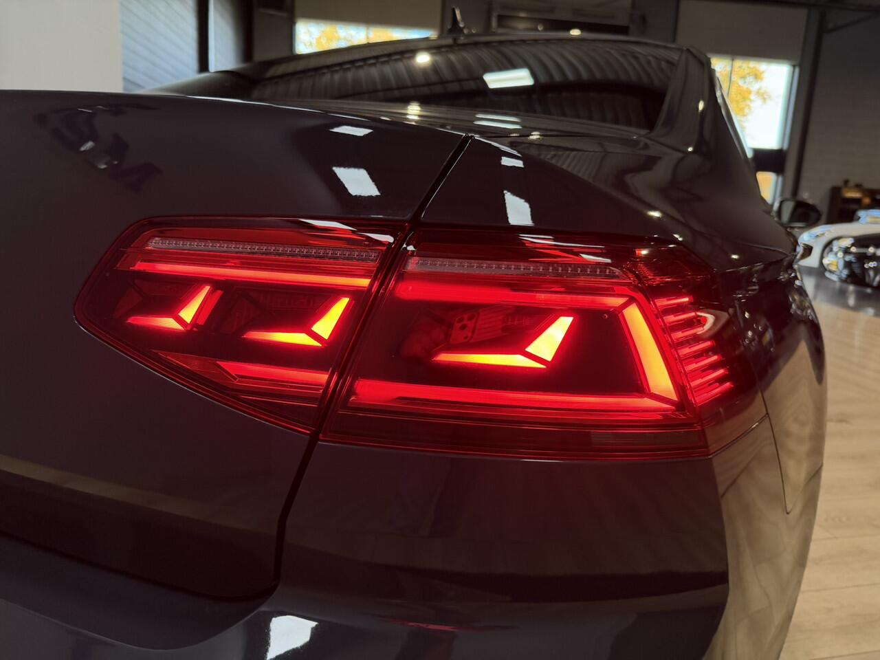 Volkswagen PASSAT 1.5 TSI R-Line Business + Airco ECC | Sub woofer | LED | Adaptive Cruise | Camera | Virtual | Isofix | NAP