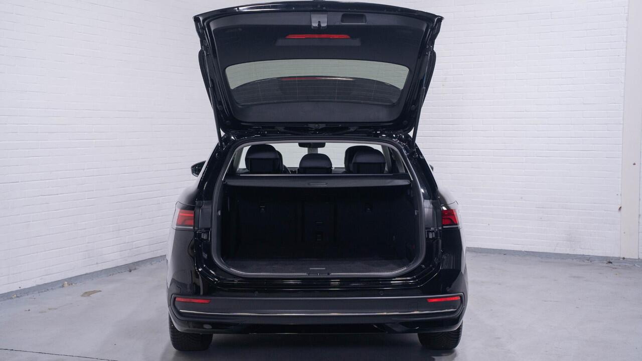 Volkswagen PASSAT Variant 1.5 eTSI Business Trekhaak IQ Drive Apple Carplay Winterpakket 360 Camera Akoestisch pakket