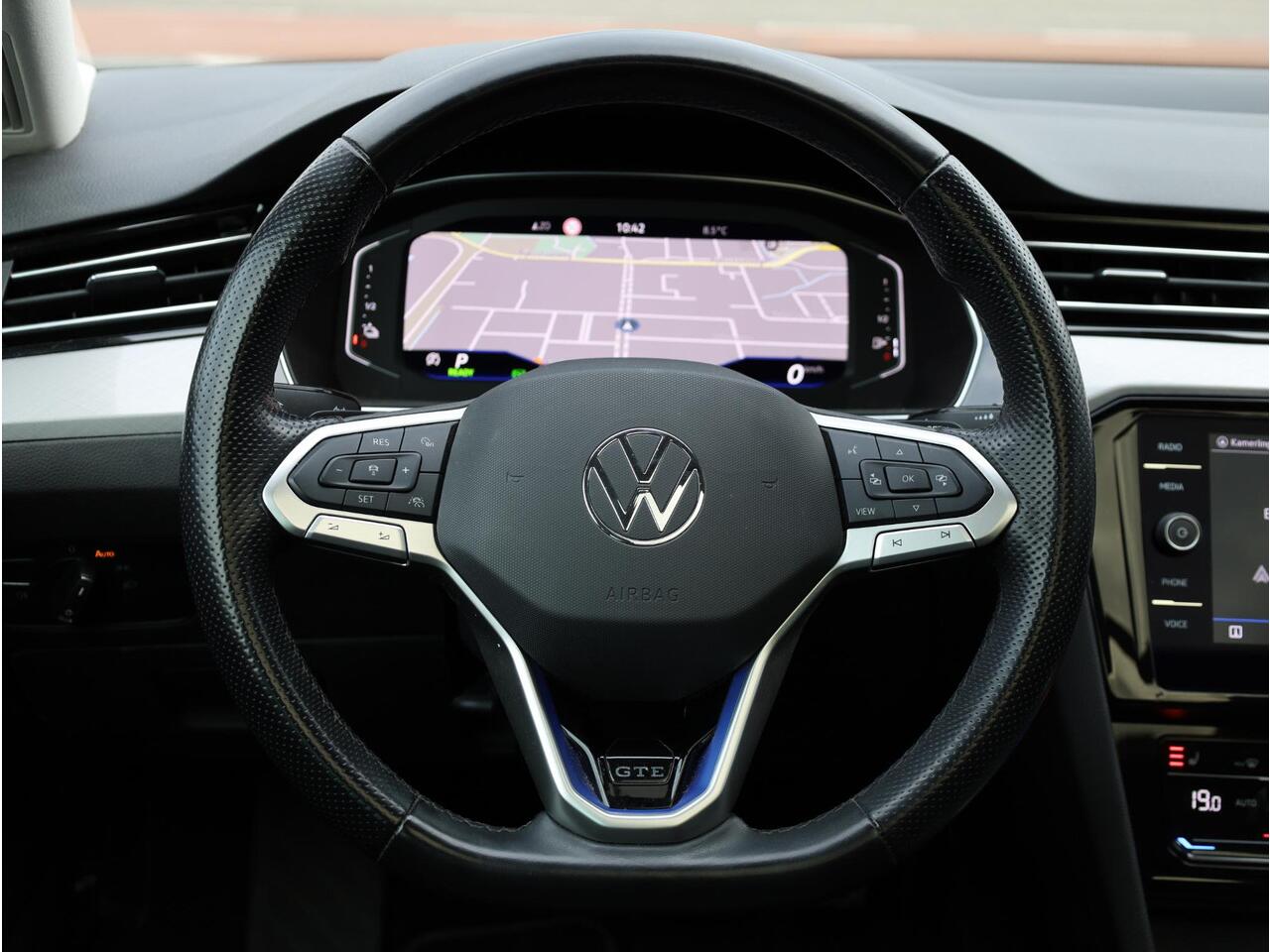 Volkswagen PASSAT Variant GTE 1.4 TSI PHEV 218PK | Panodak | Virtual | Achteruitrijcamera | Elektrische kofferklep | Getint Glas | Carplay/Android |