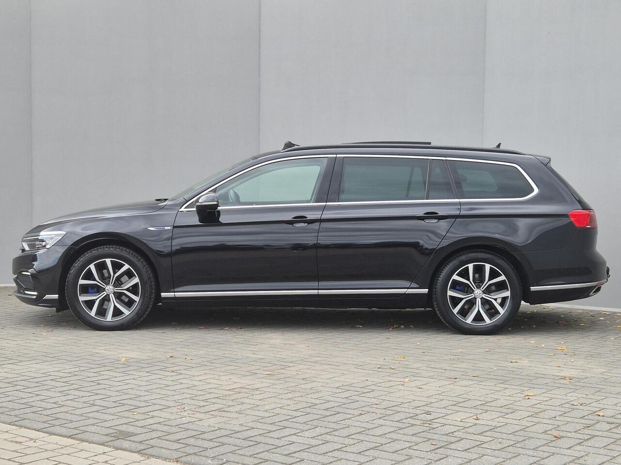 Volkswagen PASSAT Variant 1.4 TSI DSG6 GTE Business Automaat / Dealer onderhouden / Pack Adventure / Trekgewicht 1600 kg / Elektrisch wegklapbare trekhaak / Glazen schuif- en kanteldak / Elektrische achterklep / Achteruitrijcamera / Keyless Entry/Start / Stoelverwarming /