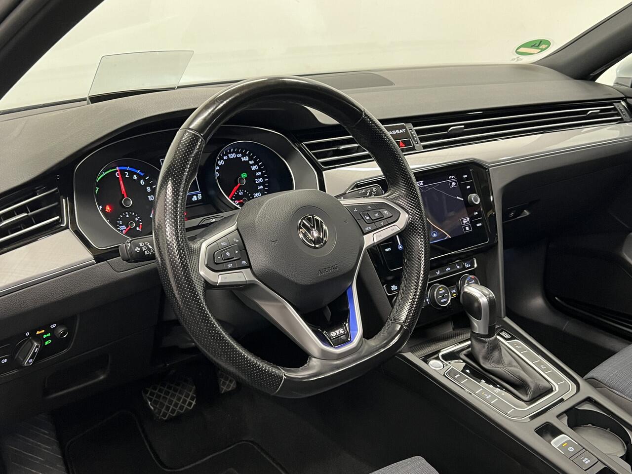 Volkswagen PASSAT Variant 1.4 TSI PHEV GTE Business | NAVI | PANO | TREKHAAK | 360 CAMERA | HUD |