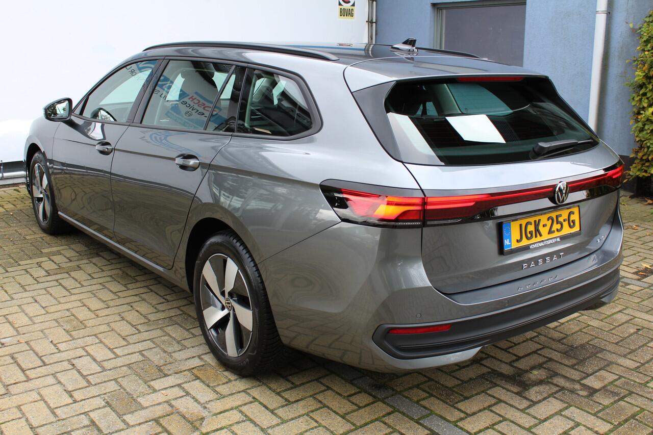 Volkswagen PASSAT Variant 1.5 eTSI 150 pk | Incl. 12 maanden Garantie | Stoel/stuur verwarming | Achteruitrijcamera | Adaptive cruise controle | Dodehoekdetectie | Parkeersensoren V+A | Navigatie | Apple CarPlay/Android Auto | Draadloze telefoonlader | Climate controle | L