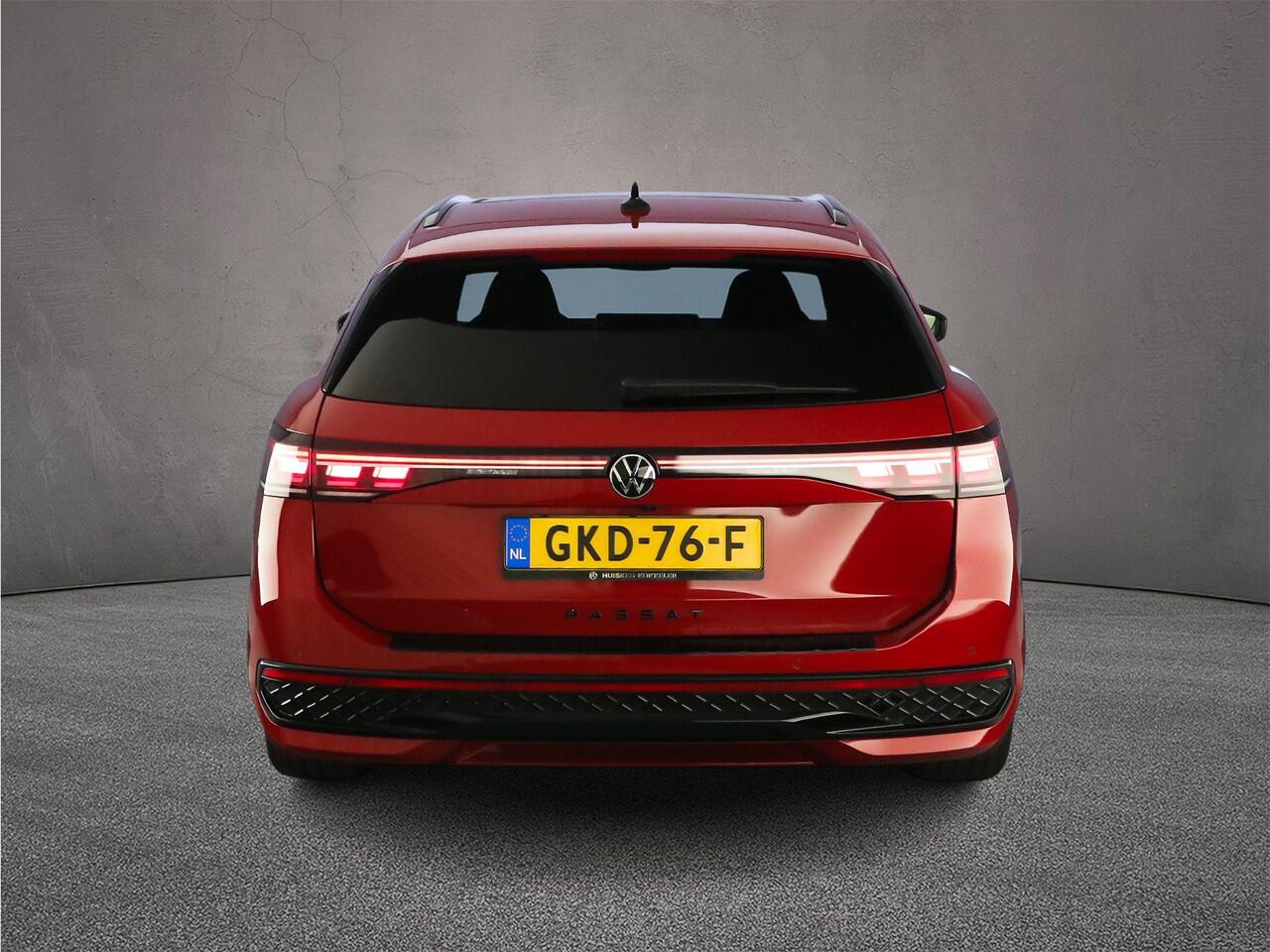 Volkswagen PASSAT Variant R-Line Business 1.5 eTSI 150pk DSG Automaat Trekhaak Panoramadak, Elektrische achterklep, Navigatie, Harman Kardon audio, Adaptive cruise control, Stuurwiel verwarmd