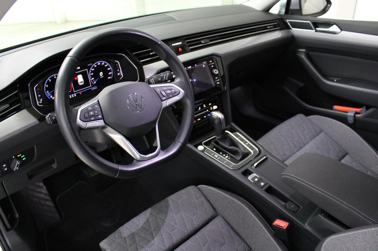 Volkswagen PASSAT Variant 1.5 TSI Business DSG Automaat Navigatie | Climate Control | Parkeersensoren | Lichtmetalen velgen
