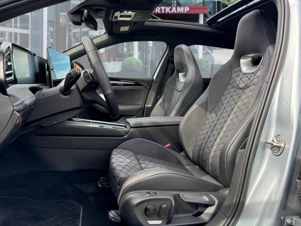 Volkswagen PASSAT 1.5 TSI DSG GTE R-LINE PANO-DAK/TREKHAAK/360-CAMERA/HenK/NAVI/ACC/HUD