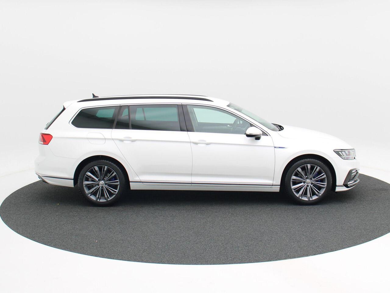 Volkswagen PASSAT Variant 1.4 TSi 218 Pk Automaat PHEV GTE Business | Adaptive Cruise | Camera | Trekhaak | Camera | Stoel Verwarming | Carplay | Navigatiesysteem | 18 Inch | 60.580 Km