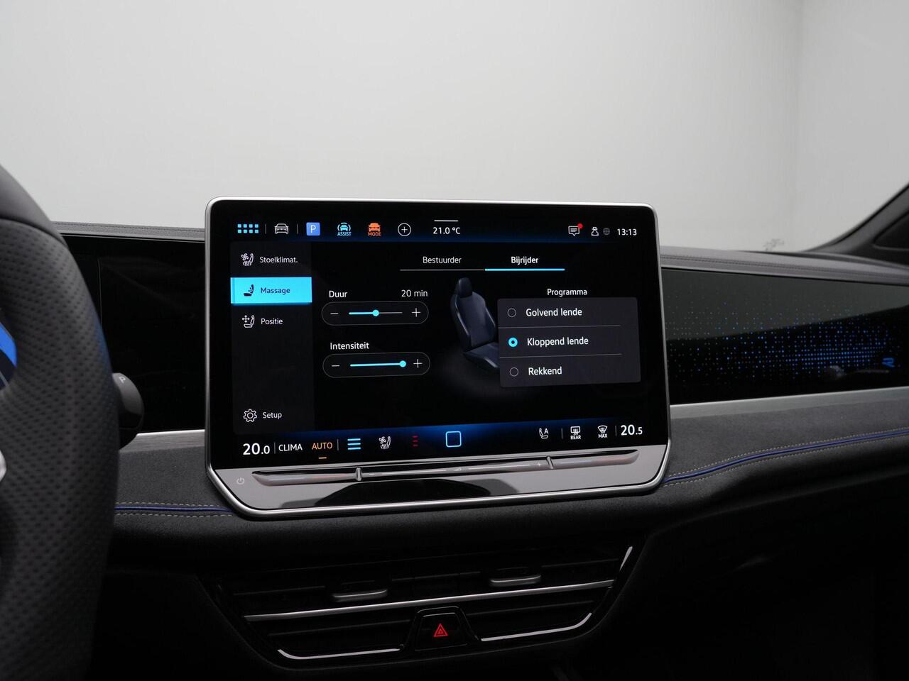 Volkswagen PASSAT Variant 1.5 eHybrid 272 pk DSG R-Line Edition | Panoramdak | Leder | Geheugenstoel-/massagestoelen | Adaptief onderstel | Rondomzicht camera | Stoelventilatie