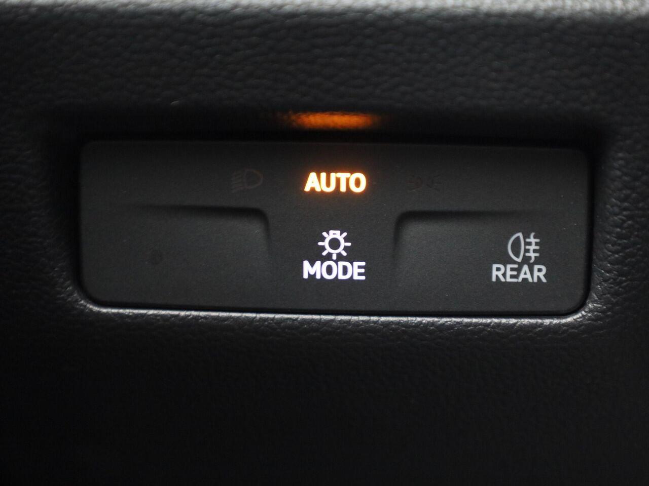 Volkswagen PASSAT Variant 1.5eTSI/150PK DSG · Navigatie · Stoel-& stuurverwarming · Apple/Android Car Play · Garantie tot juni 2026