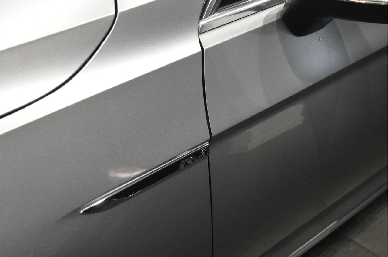 Volkswagen PASSAT Variant 1.5 TSI x R-LINE navi leer pano trekhaak keyless 19 inch !!