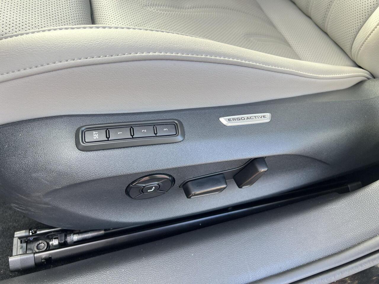 Volkswagen PASSAT Variant 1.5 eHybrid Elegance | Leder | Trekhaak | 272 pk | 5 jaar Fabrieksgarantie | SOH 102% |