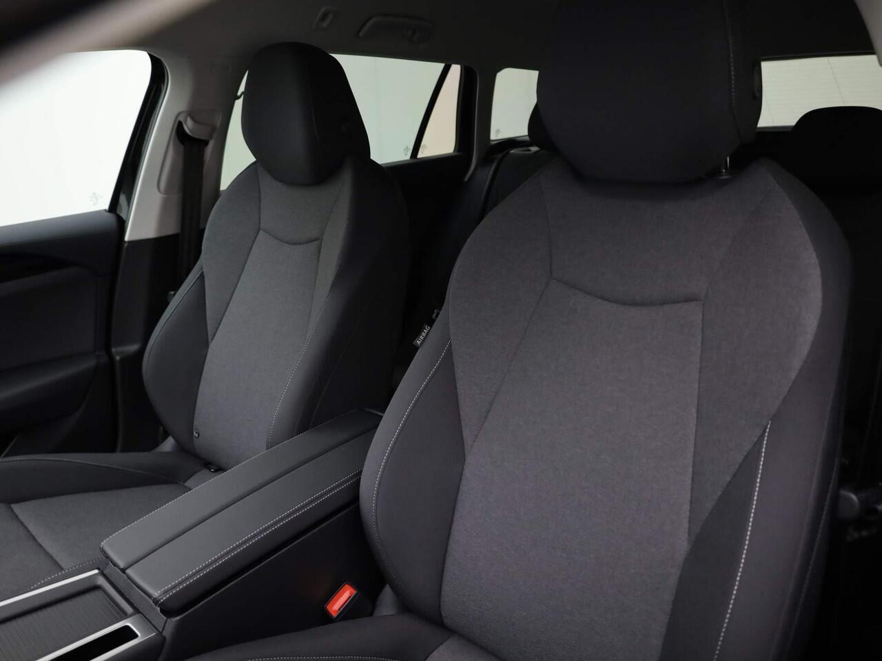 Volkswagen PASSAT Variant 1.5 eTSI/150PK Business · Achteruitrijcamera · Trekhaak · Cruise Control Adaptief