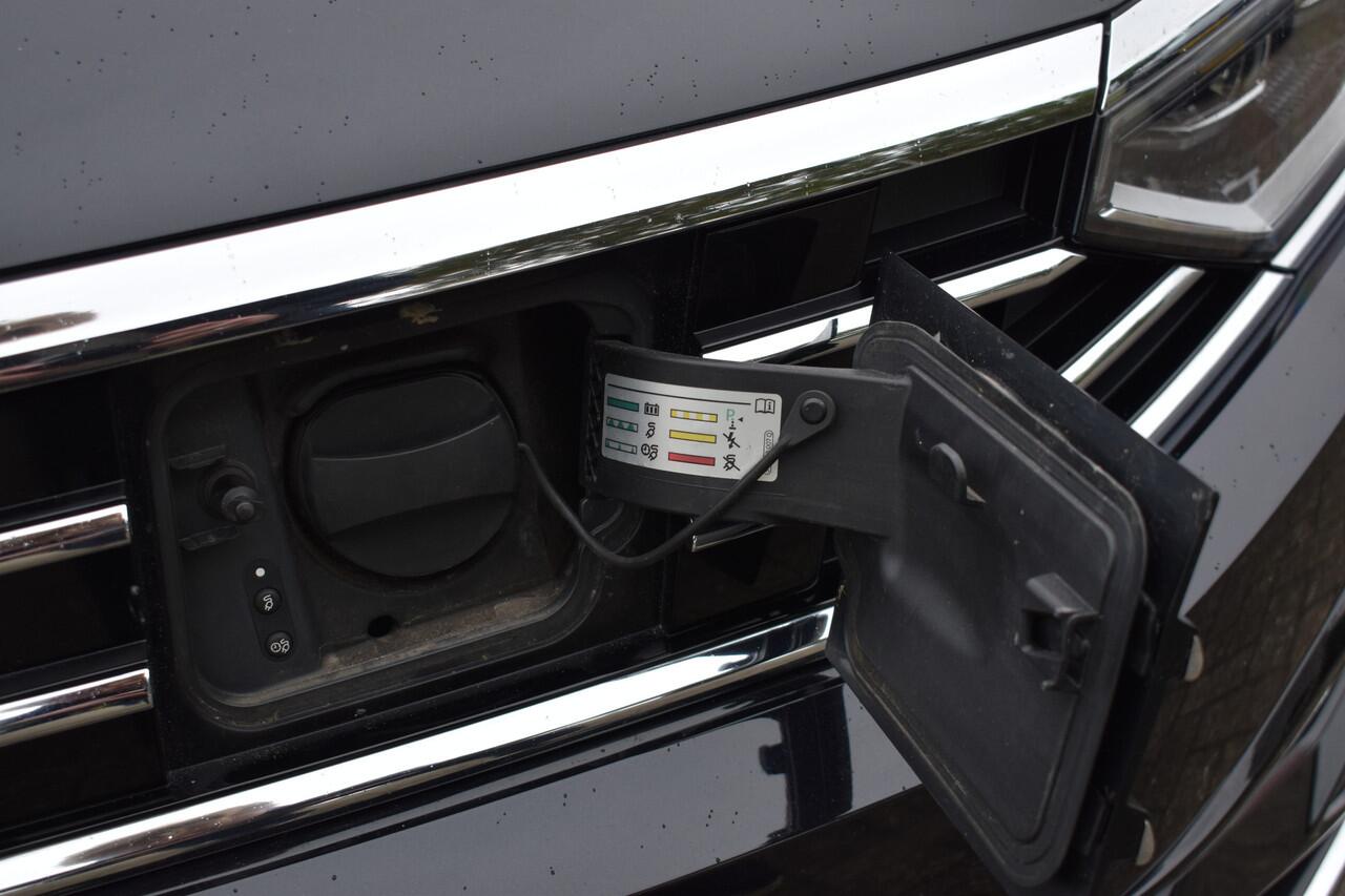 Volkswagen PASSAT Variant 1.4 TSI PHEV GTE Business Automaat / Pano schuifdak / Trekhaak / Keyless / Navi / PDC + Camera