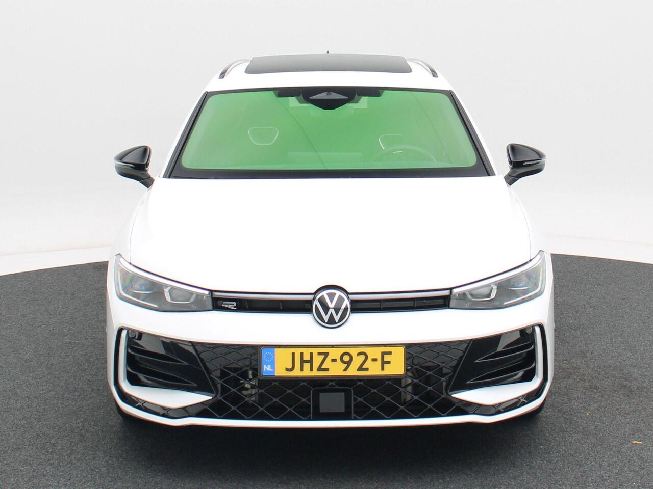 Volkswagen PASSAT Variant 1.5 eHybrid 272 Pk Automaat R-Line Edition | Matrix LED | Panoramadak | Head-Up | Black Style | Trekhaak | 18" | 19.087 Km!!