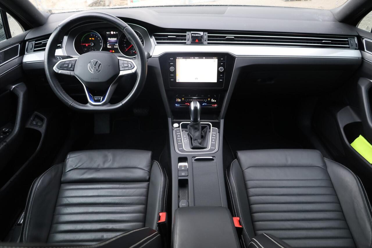 Volkswagen PASSAT Variant 1.4 TSI PHEV GTE Business DCC adaptief onderstel area view rondom zicht camera vol lederen bekleding elektrisch verstelbaar met memo functie IQ drive easy open met elektrische klep en keyless acces en go zwarte dakhemel klasse III alarm LED Matrix