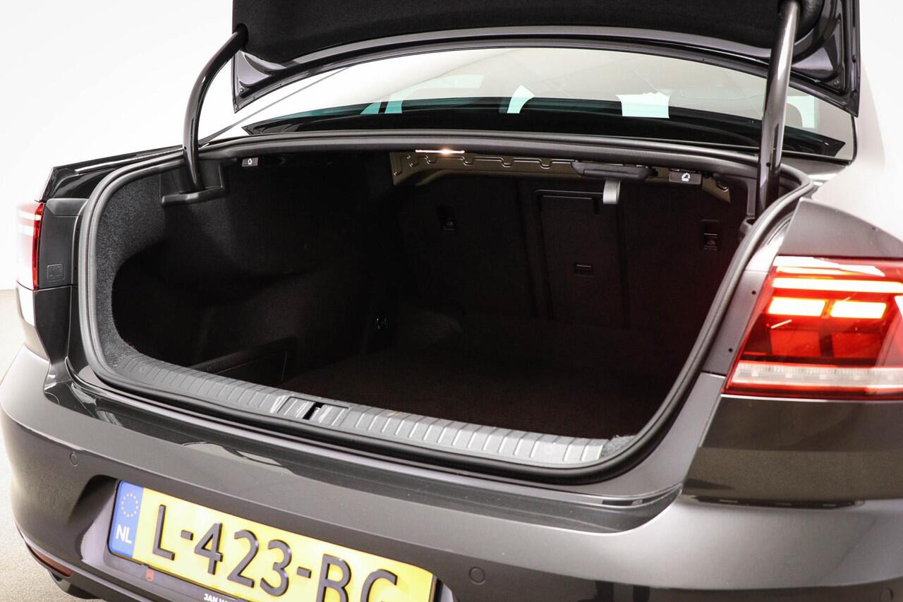 Volkswagen PASSAT 1.5 TSI Comfort Business | LED | APP CONNECT | CAMERA