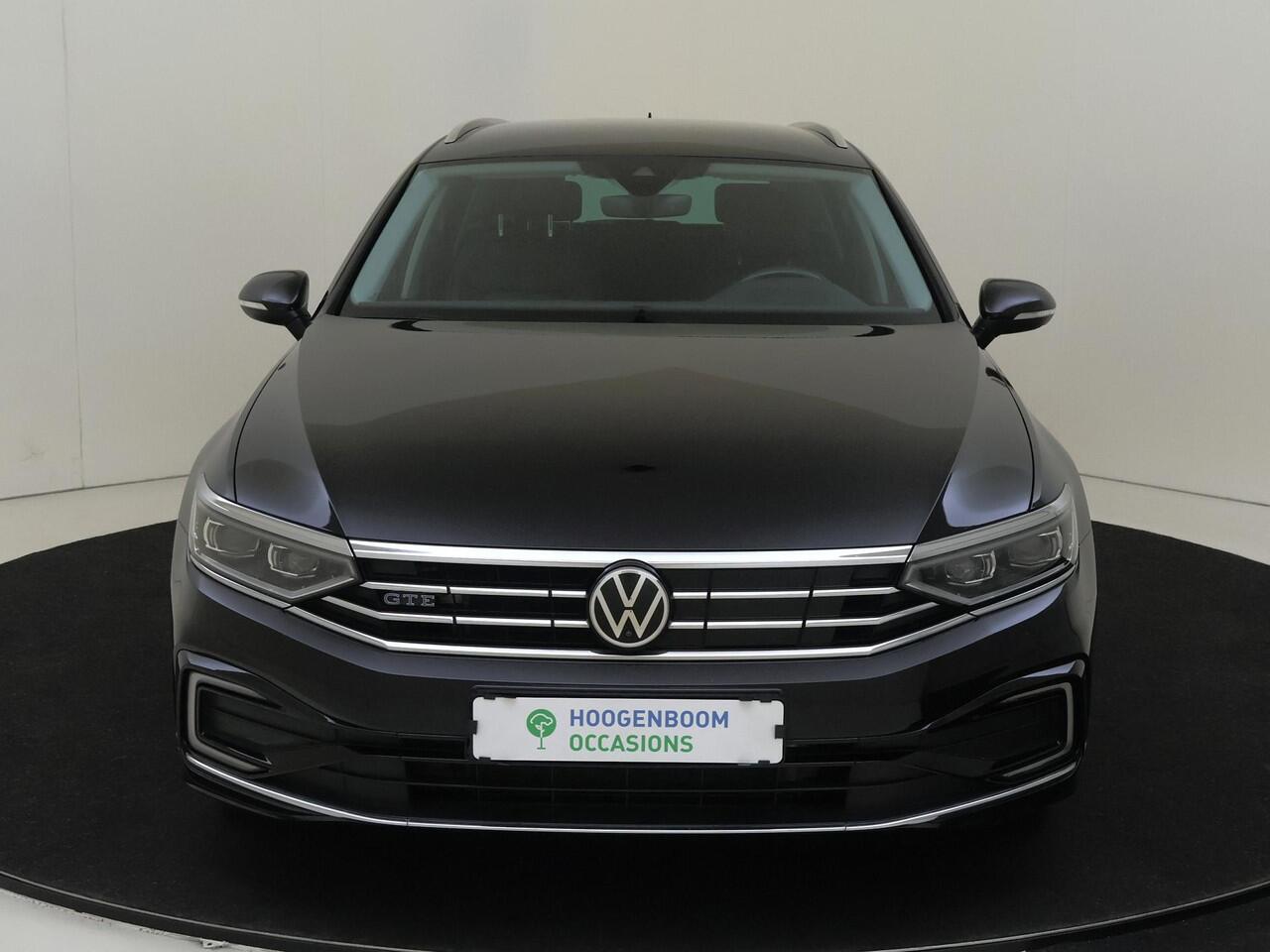 Volkswagen PASSAT 1.4 TSI PHEV GTE Business | Trekhaak | 360 camera | Head-up display | Standkachel | Parkeerasisstent | Keyless | LED matrix verlichting | Dodehoek detectie |