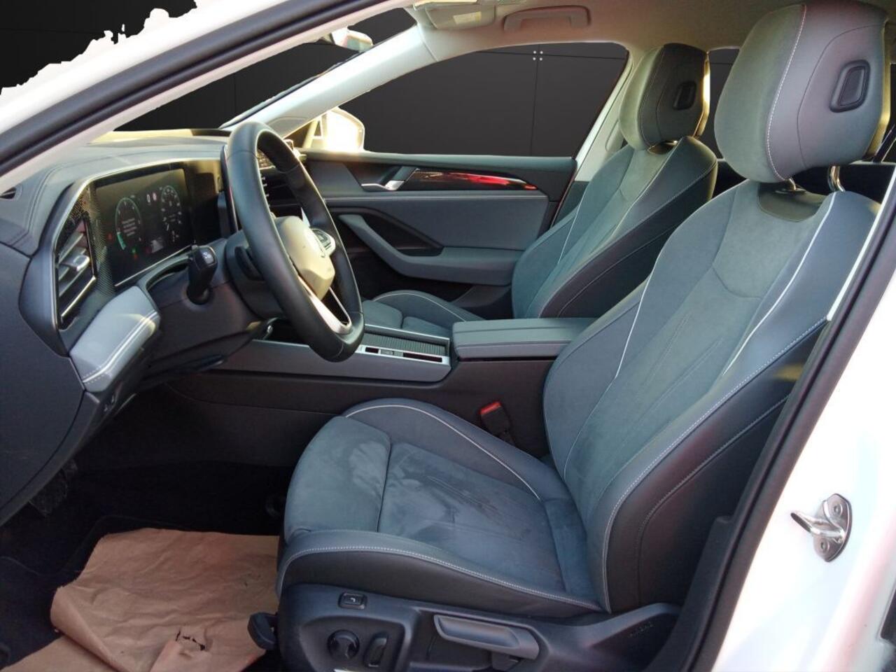 Volkswagen PASSAT Variant 2.0 TDI 150 PK DSG ACC LED 360 Camera Trekhaak Massage