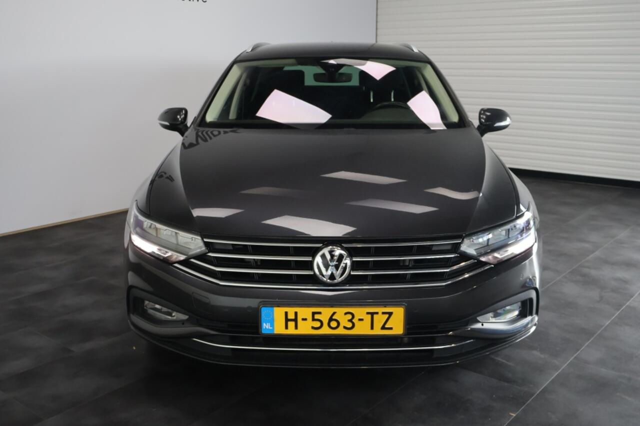 Volkswagen PASSAT 1.5 TSI Comfort Busines | Trekhaak | Navigatie | Camera | LED
