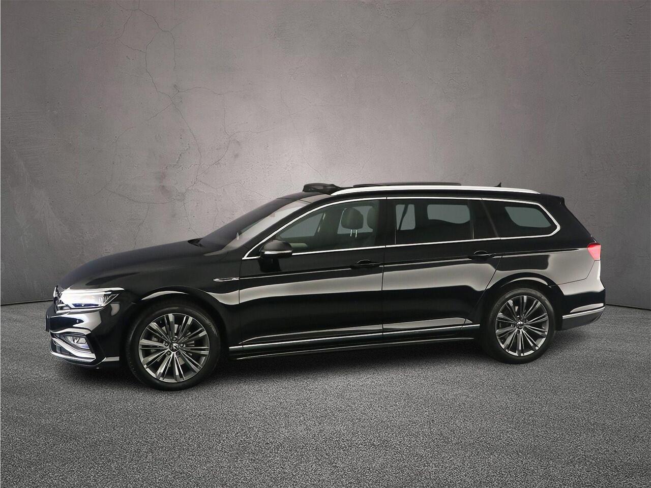 Volkswagen PASSAT Variant R-Line Business 1.5 TSI 150pk DSG Automaat Trekhaak, Panoramadak, LED matrix koplampen, Elektrische achterklep, Achteruitrijcamera